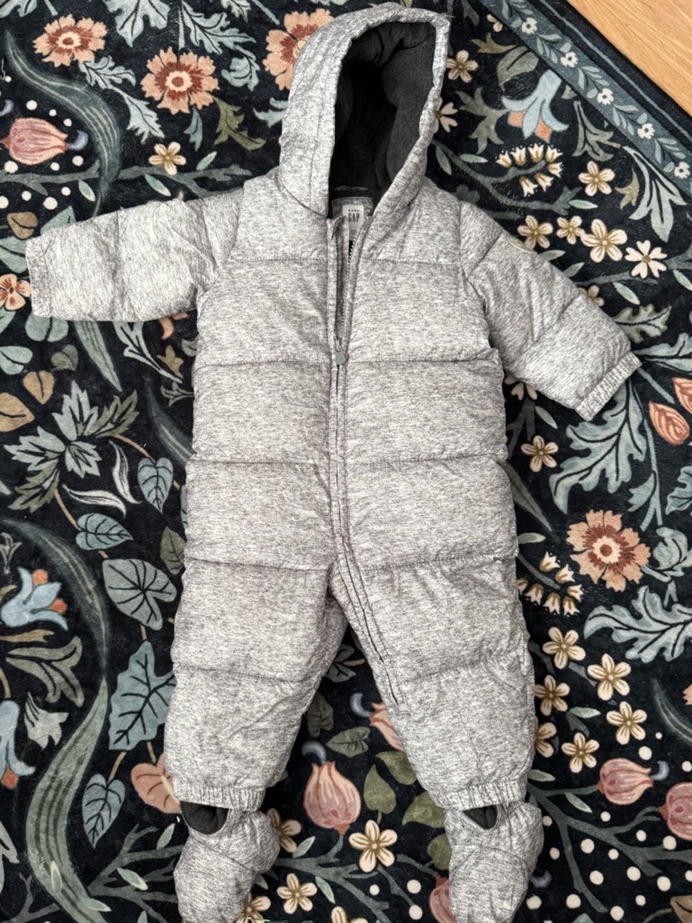 Gap snowsuit